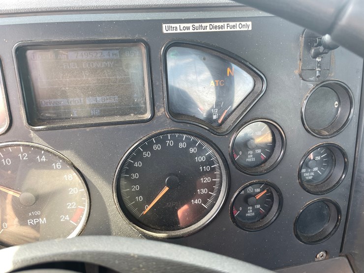 #1330-•-2012-mack-pinnacle-600-truck-tractor-(has-mn-title)-image-42