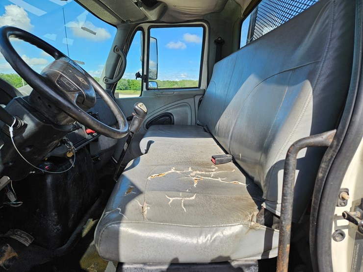 2004-international-durastar-4300-image-34