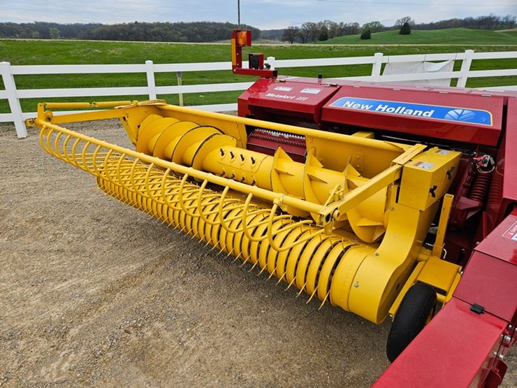 new-holland-fp240-image-12