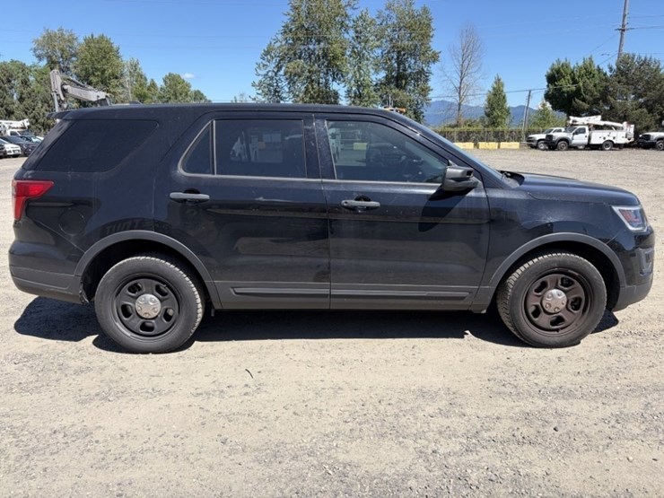 2018-ford-explorer-image-3