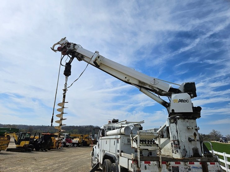 #5076-•-2007-freightliner-m2-tandem-axle-crane-truck-image-19