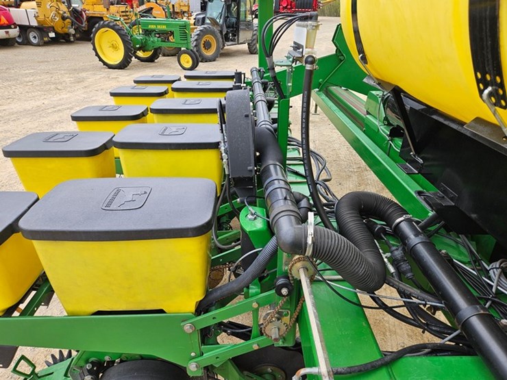 john-deere-7200-image-67
