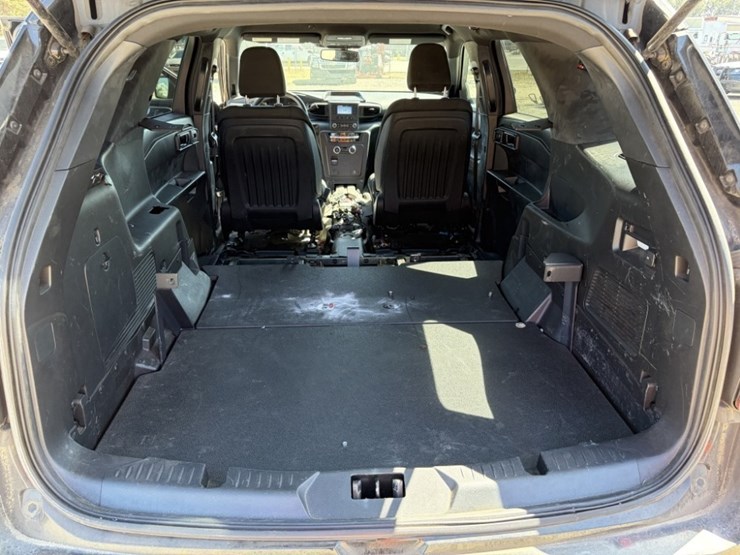 2020-ford-explorer-image-24
