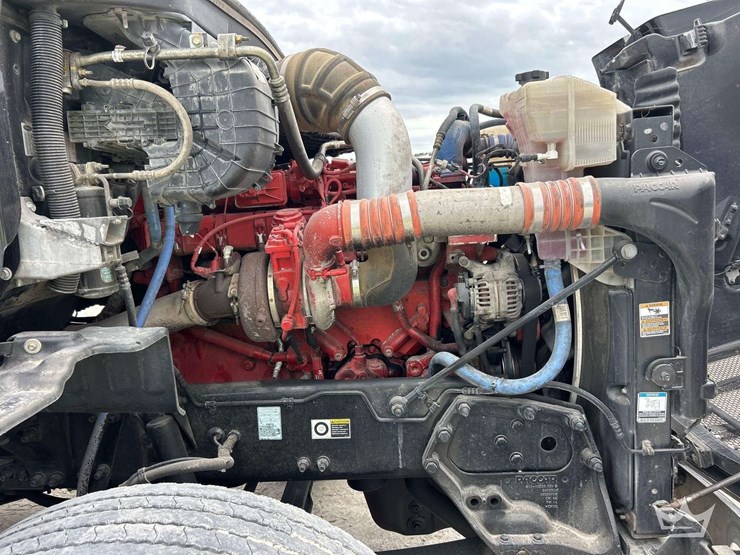2018-peterbilt-579-image-8