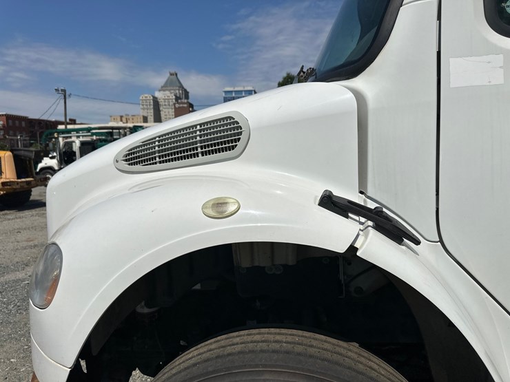 #10-•-2013-freightliner-patch-truck-image-29
