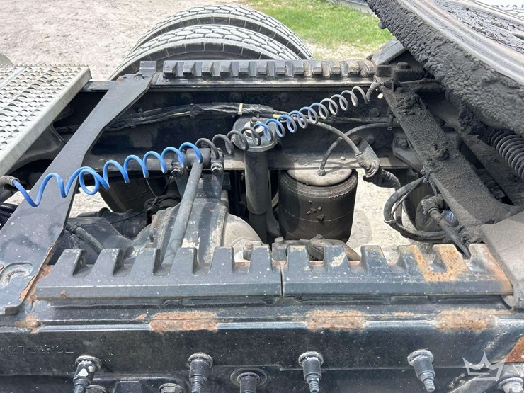 2019-peterbilt-579-image-27
