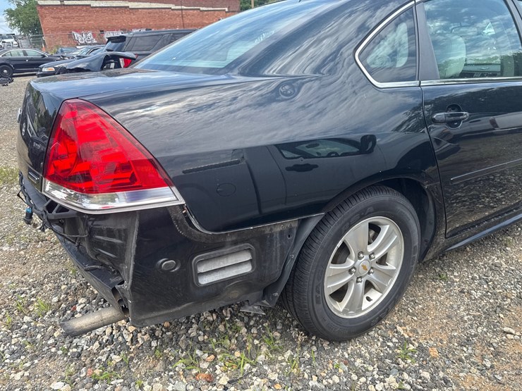 #38-•-2014-chevy-impala-image-22