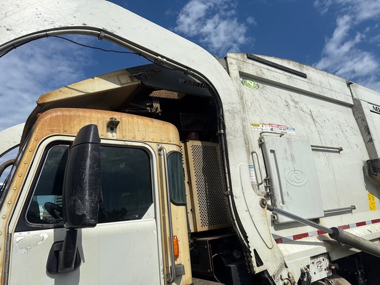 #5-•-2018-peterbilt-mammoth-front-loader-image-13