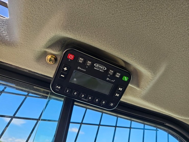 new-holland-l328-image-34