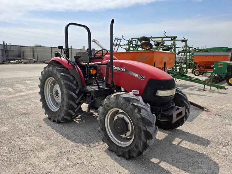 2010-case-ih-farmall-95-image-20