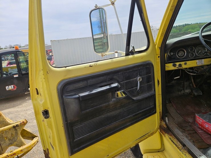 1975-ford-f750-image-56