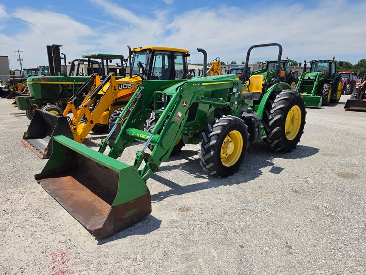 2022-john-deere-5100e-image-1