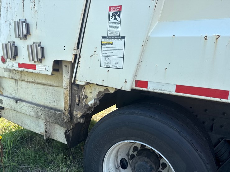 #8-•-2017-crane-carrier-heil-rear-load-garbage-truck-image-40