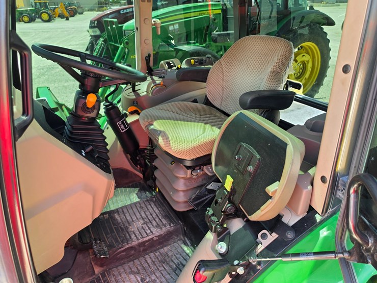 2023-john-deere-5067e-image-13