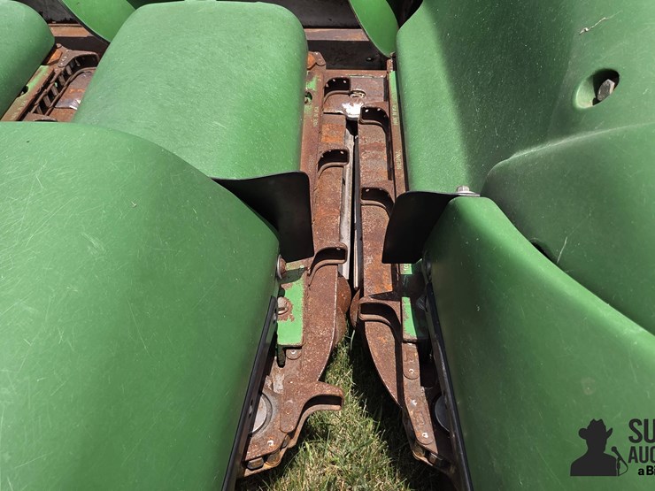 2011-john-deere-608c-image-14