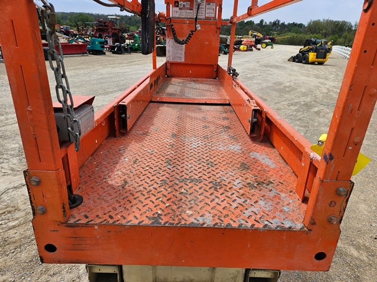 2015-jlg-2632es-image-23