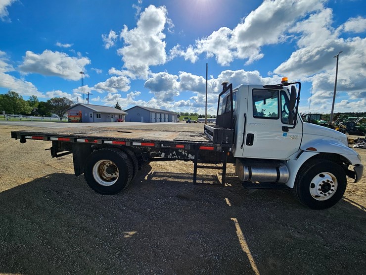 2004-international-durastar-4300-image-6