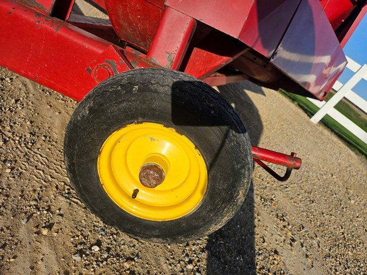 new-holland-f62b-image-18