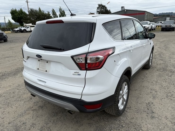 2017-ford-escape-se-image-4