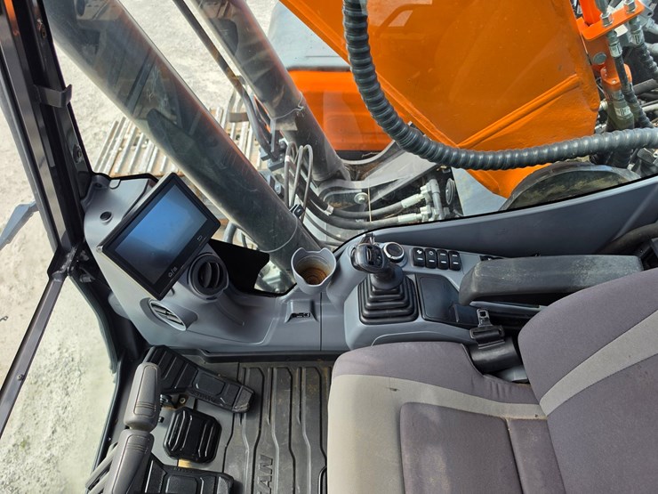 2022-doosan-dx225-lc-image-14