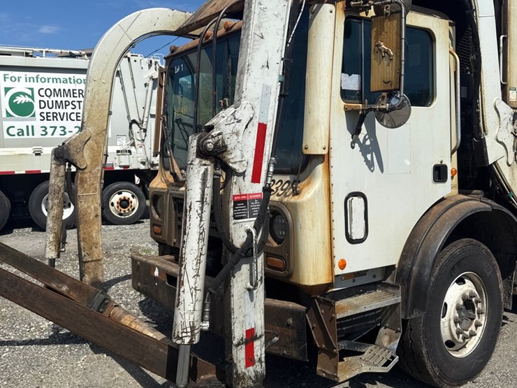 #7-•-2015-mack-heil-front-loader-image-8