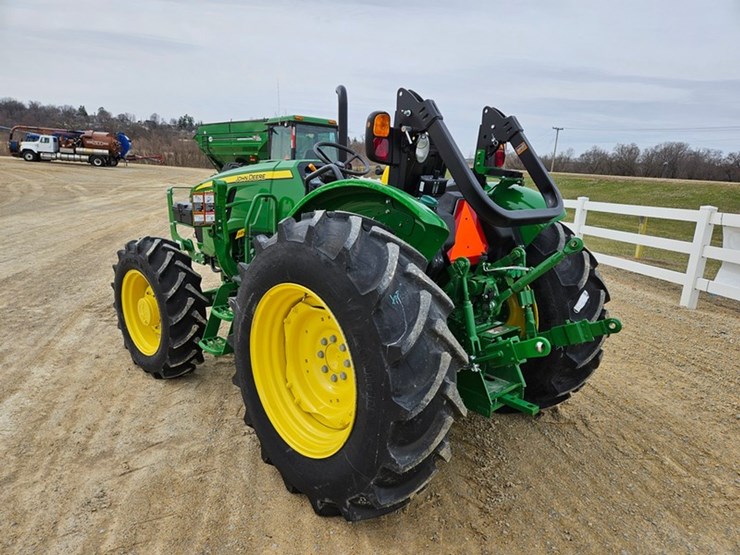 2024-john-deere-5067e-image-3