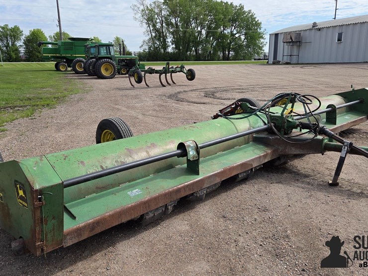 john-deere-120-image-3