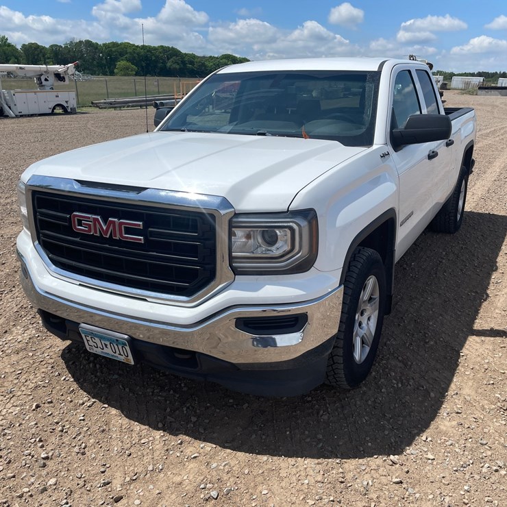 #1324 • 2017 GMC Sierra Pickup Truck Has MN Title)
