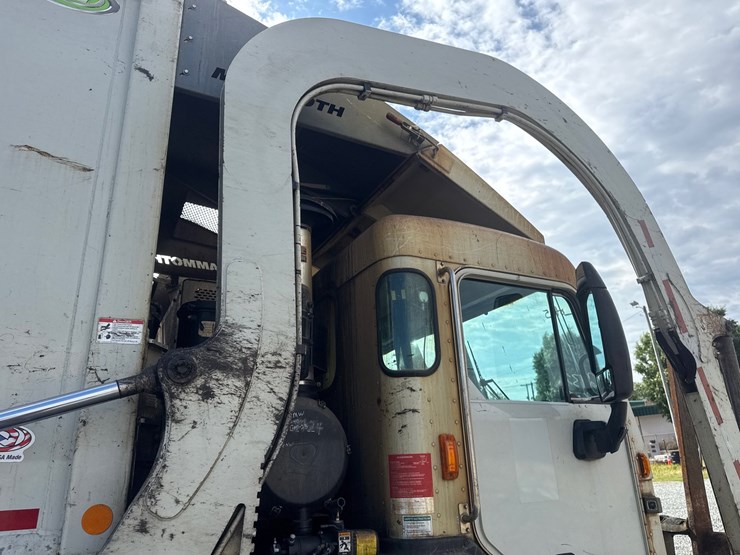 #5-•-2018-peterbilt-mammoth-front-loader-image-41
