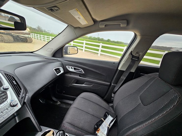 2014-chevrolet-equinox-lt-image-28