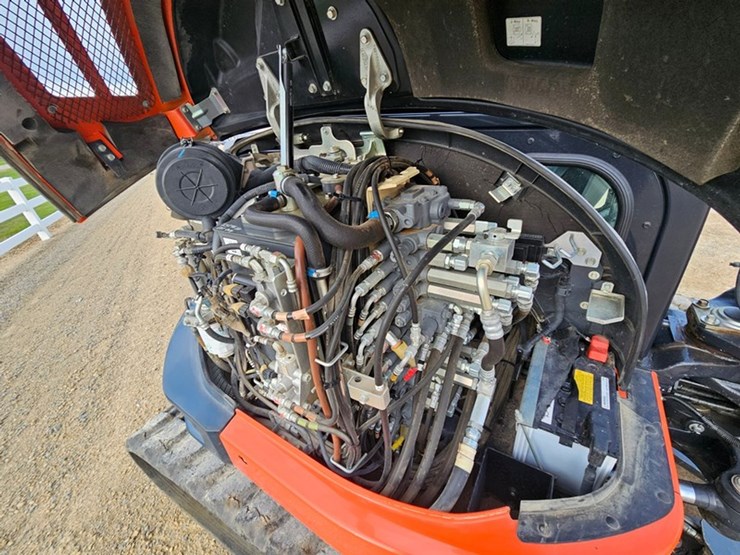 2020-kubota-u55-image-26