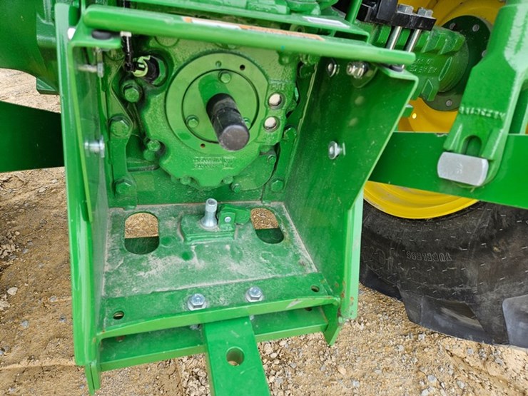 2024-john-deere-5067e-image-15