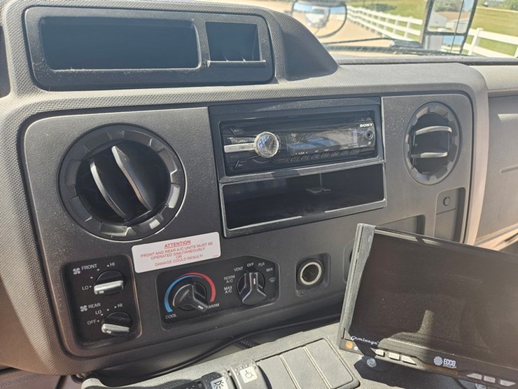 2012-ford-e350-image-20