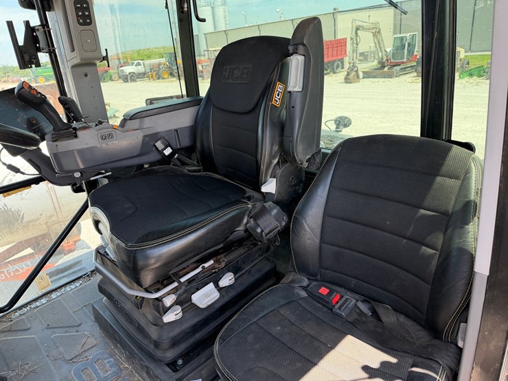 #212254-•-2022-jcb-8330-fastrac-tractor-image-11