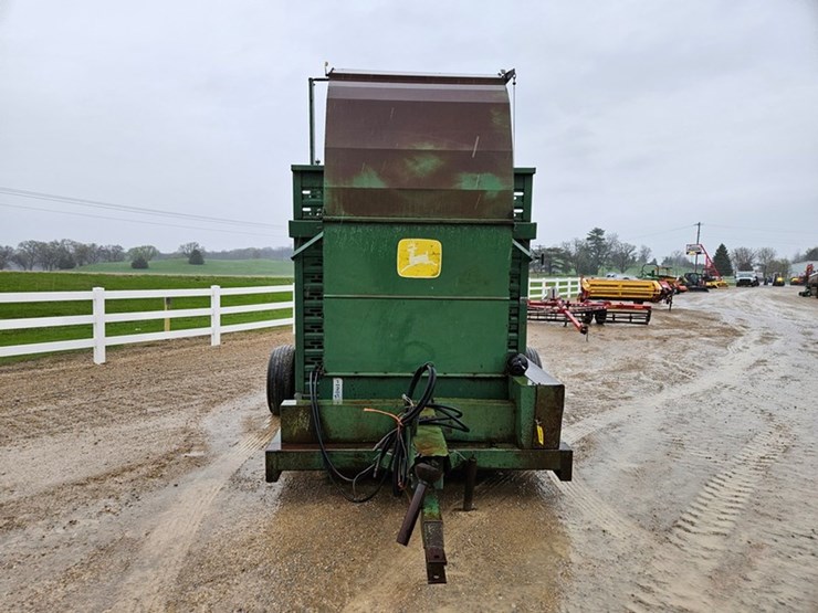 john-deere-100-image-8