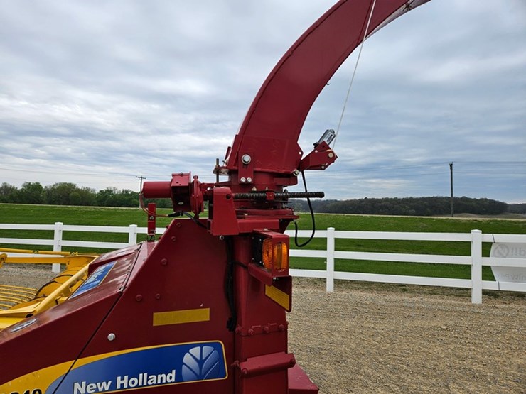 new-holland-fp240-image-35