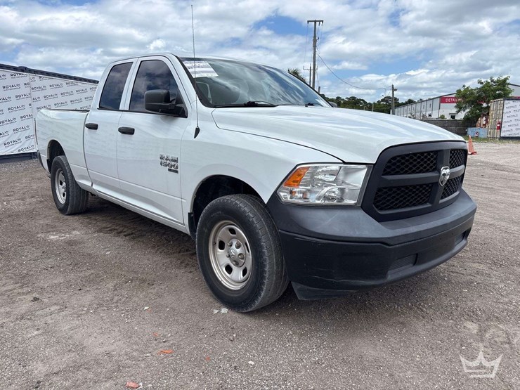 2020-ram-1500-classic-image-2