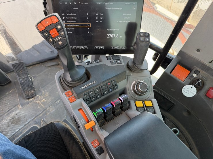 #212254-•-2022-jcb-8330-fastrac-tractor-image-15