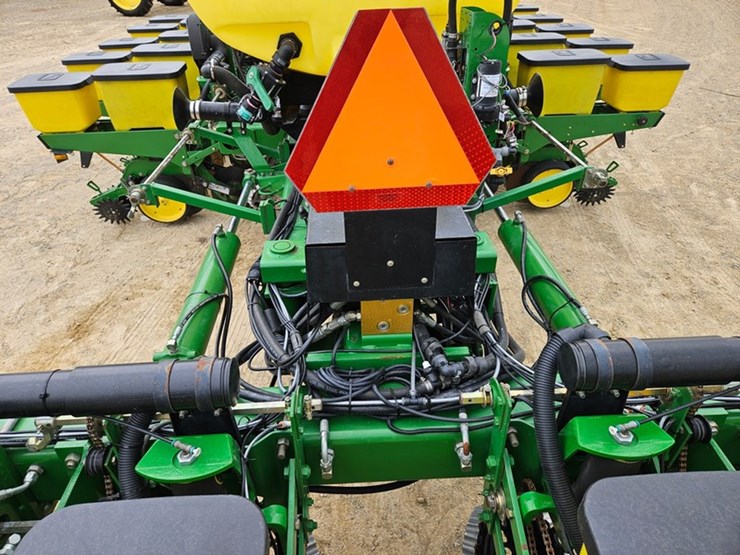 john-deere-7200-image-84