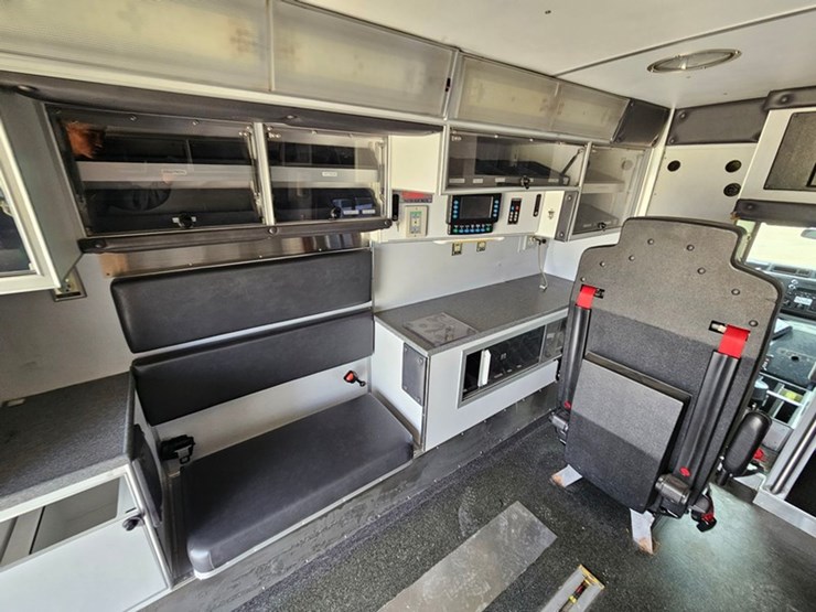 2016-ford-e450-image-46