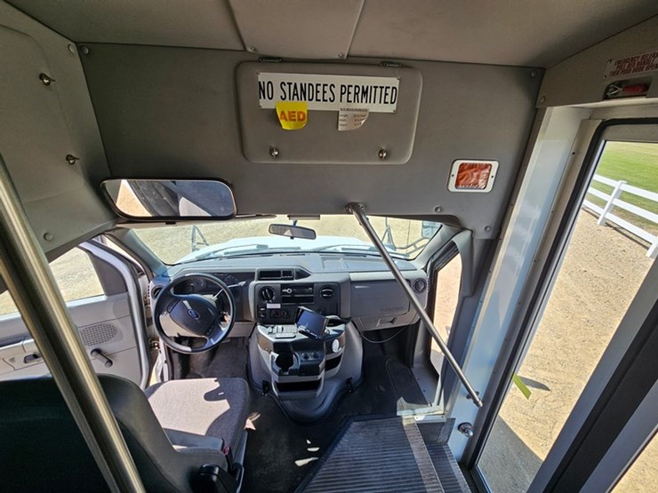 2012-ford-e350-image-27
