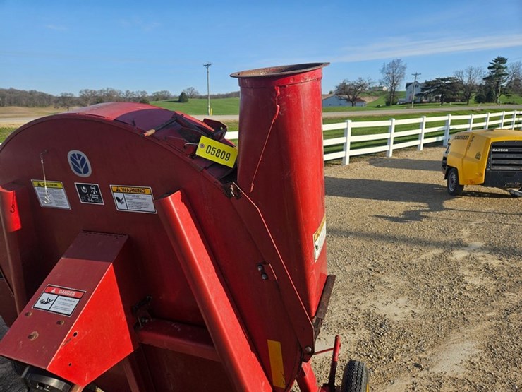 new-holland-f62b-image-12