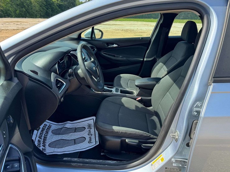 2018-chevrolet-cruze-ls-4-door-sedan-(73,376-miles)-image-10