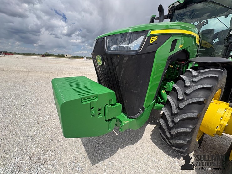 2021-john-deere-8r-340-image-18