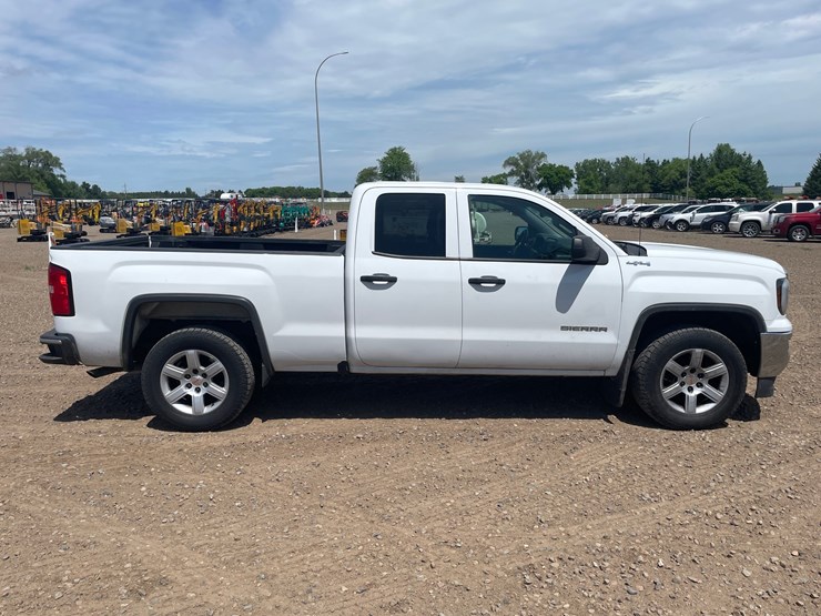 #1324-•-2017-gmc-sierra-pickup-truck-has-mn-title)-image-6