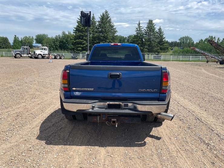 2004-chevrolet-silverado-3500-image-4