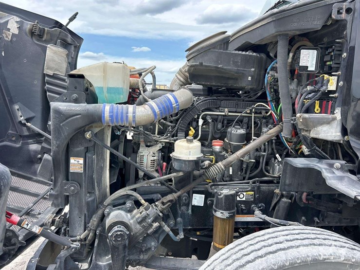 2019-peterbilt-579-image-10