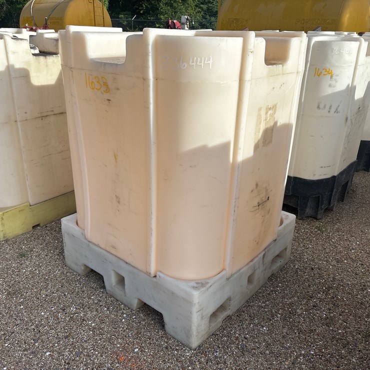 #1633 • 330 GALLON PLASTIC STORAGE OIL TANK