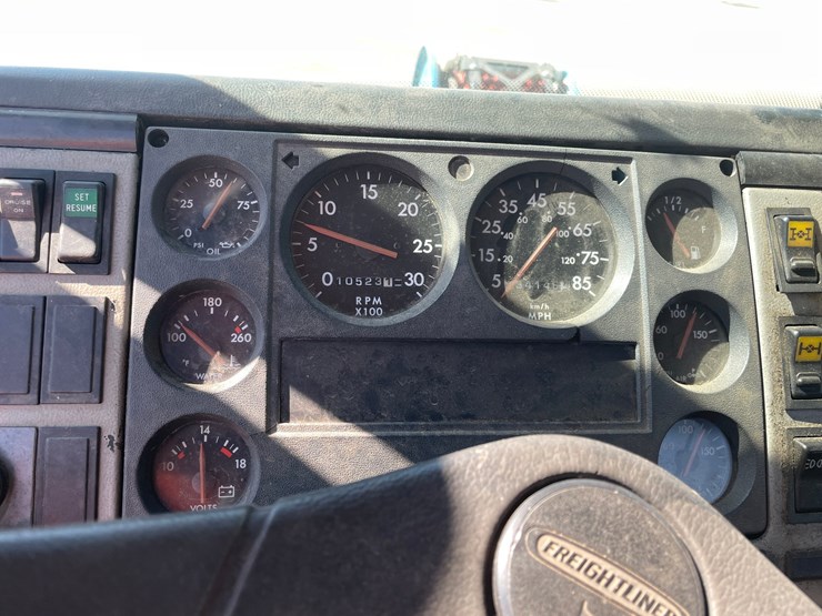 1999-freightliner-fl80-image-71