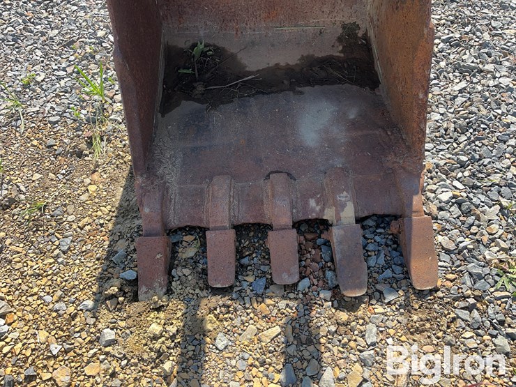 geith-23"-backhoe-bucket-image-10